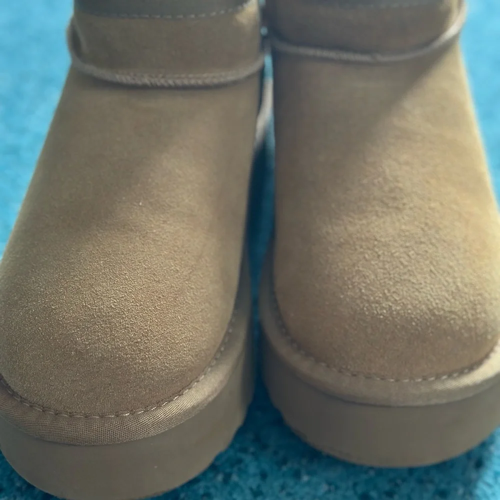 Lamo Ankle Boots NWOT shearling - Picture 5 of 6